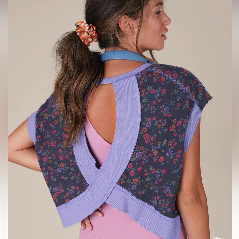 NEW Natural Life Lavender Trim Floral gym crop top